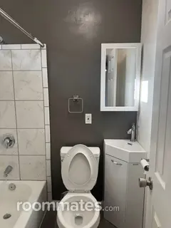 Room for rent in Bakersfield, CA $1300, house