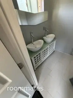 Room for rent in Woodland Hills, CA $1600, house
