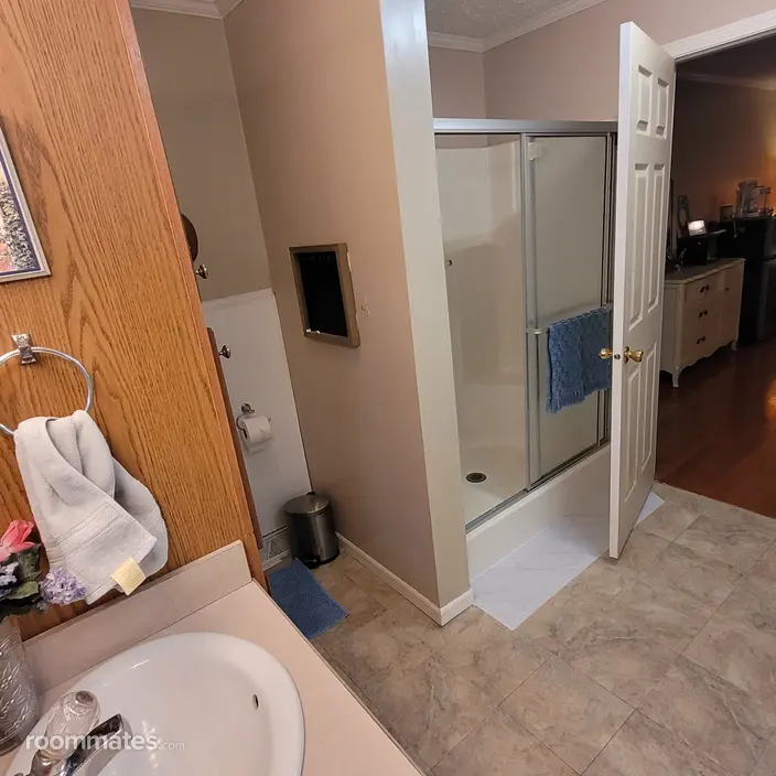 Room for rent in New London, NC $880, house