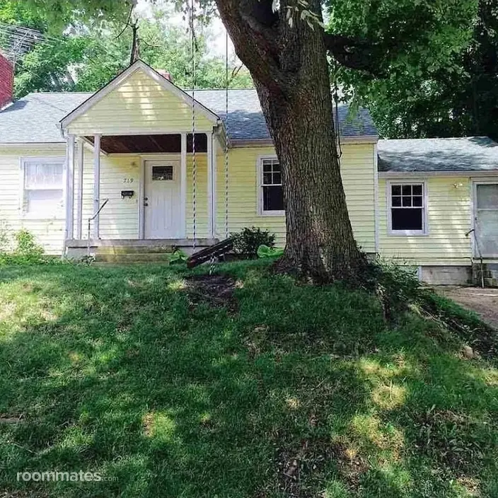 Room for rent in Bloomington, IN $950, house