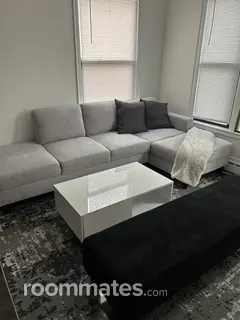 Room for rent in Dearborn, MI $950, condo