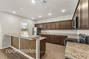 Room for rent in College Station, TX $800, townhouse