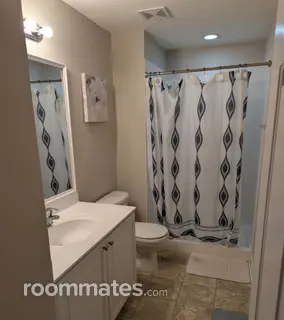 Room for rent in Gainesville, VA $1000, house