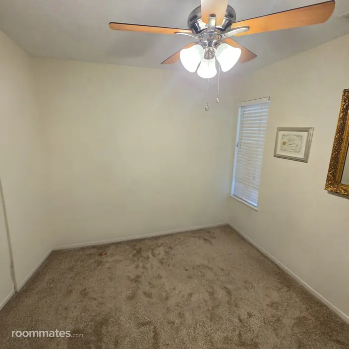 Room for rent in Clovis, CA $1000, house