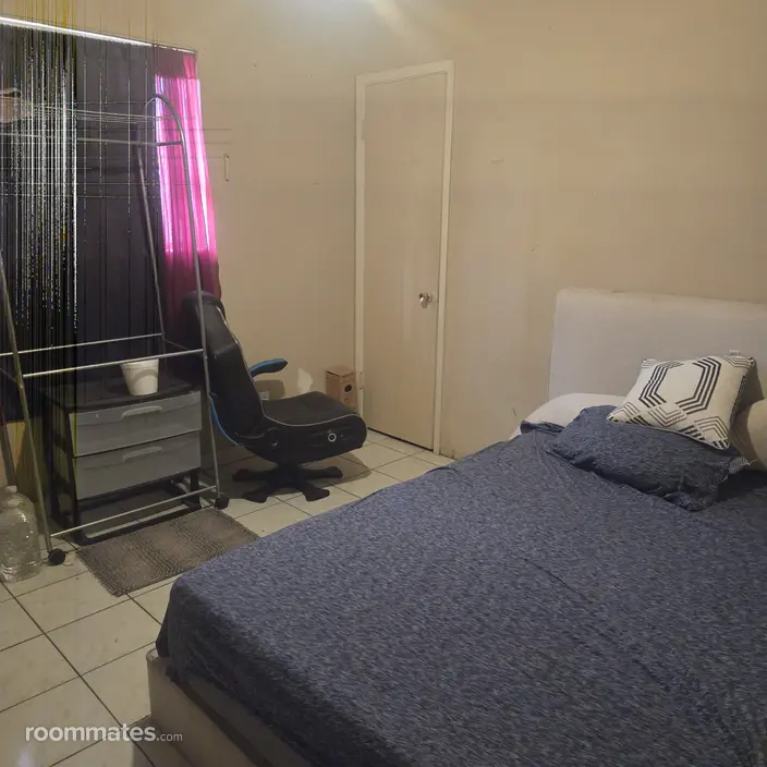 Room for rent in Phoenix, AZ $700, house