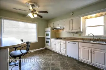 Room for rent in Lenexa, KS $850, house