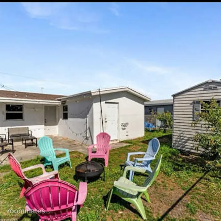 Room for rent in North Lauderdale, FL $950, house