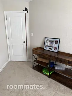 Room for rent in Newport News, VA $800, house
