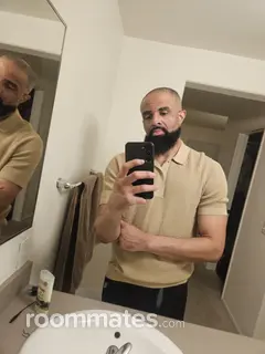 Roommate looking Valencia, CA, $1200