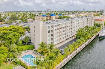 Room for rent in Fort Lauderdale, FL $1300, condo