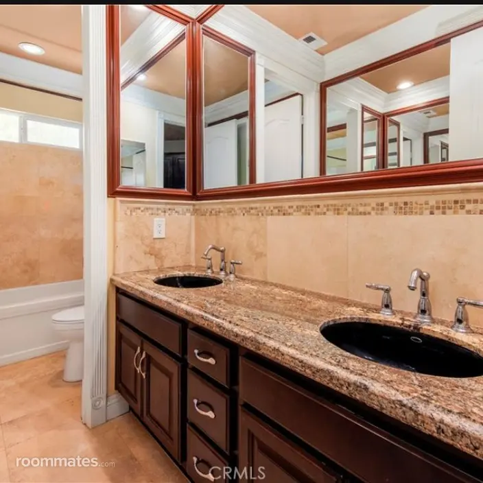 Room for rent in Riverside, CA $1100, house