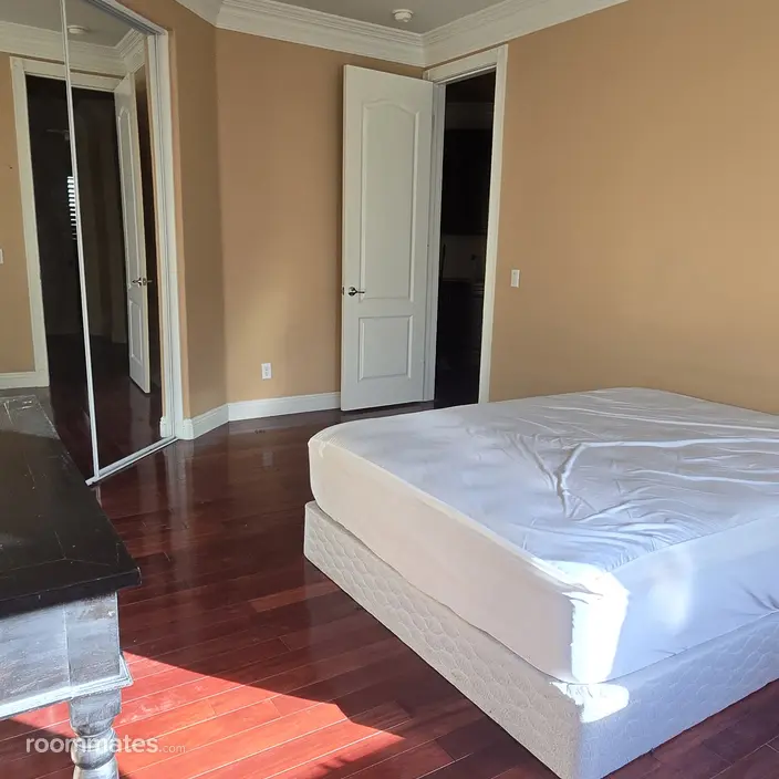 Room for rent in Riverside, CA $1100, house