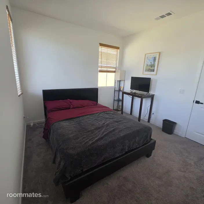 Room for rent in Fontana, CA $1700, house