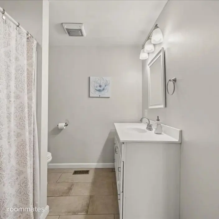Room for rent in Needham, MA $1000, house