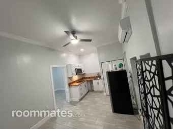 Room for rent in Miami, FL $1500, house