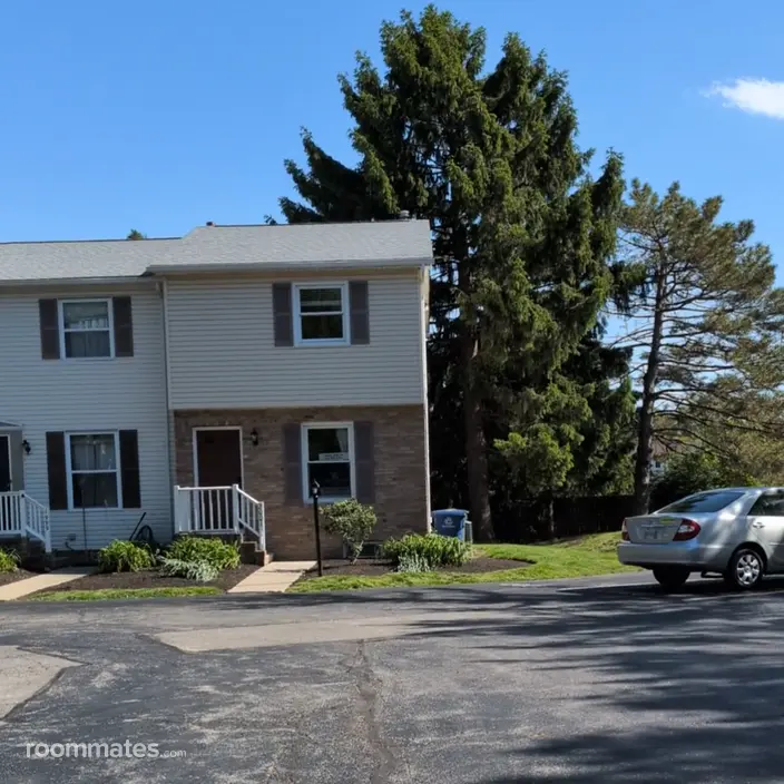 Room for rent in Columbus, OH $1000, condo