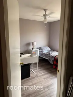 Room for rent in Riverside, CA $1000, house