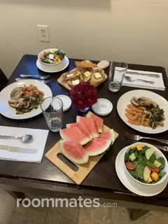 Room for rent in Portland, OR $1000, house