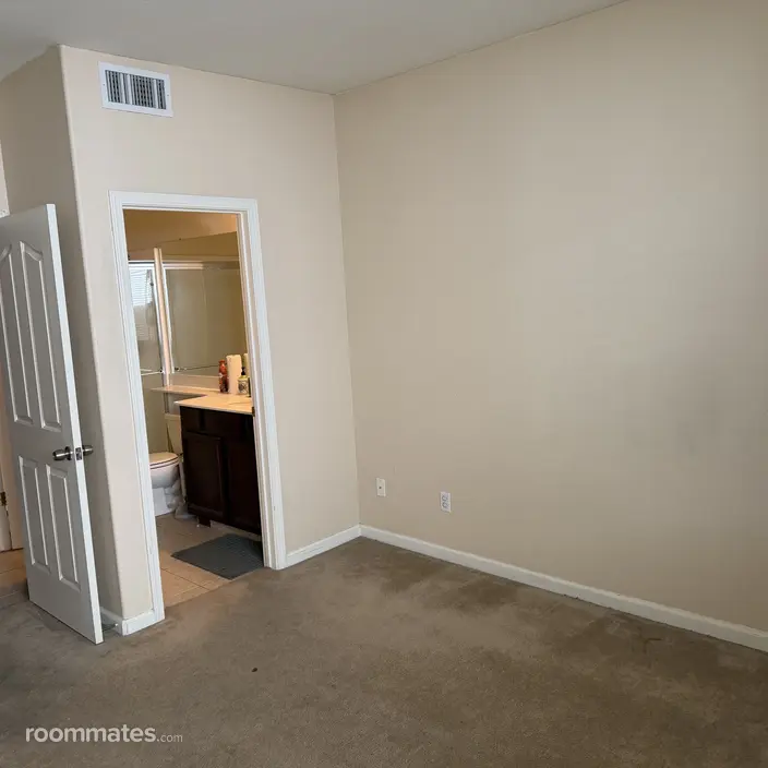 Room for rent in Sacramento, CA $750, house