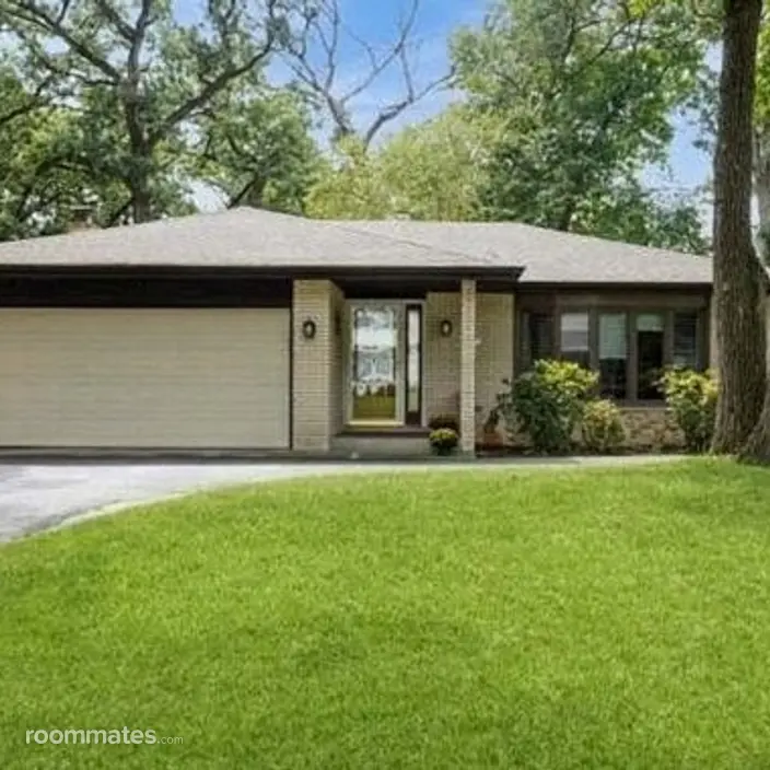 Room for rent in Crete, IL $800, house