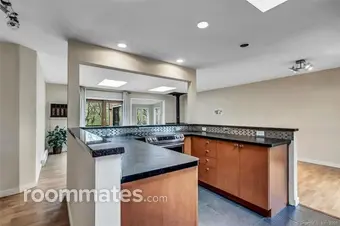 Room for rent in Bethel, CT $800, house