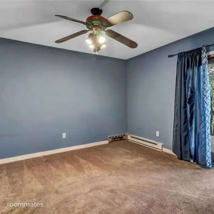 Room for rent in Bethel, CT $800, house