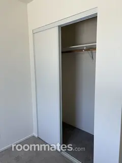 Room for rent in Downey, CA $1400, house