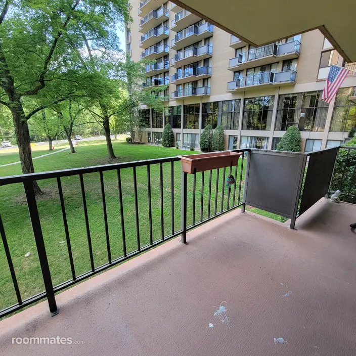 Room for rent in College Park, MD $1500, condo
