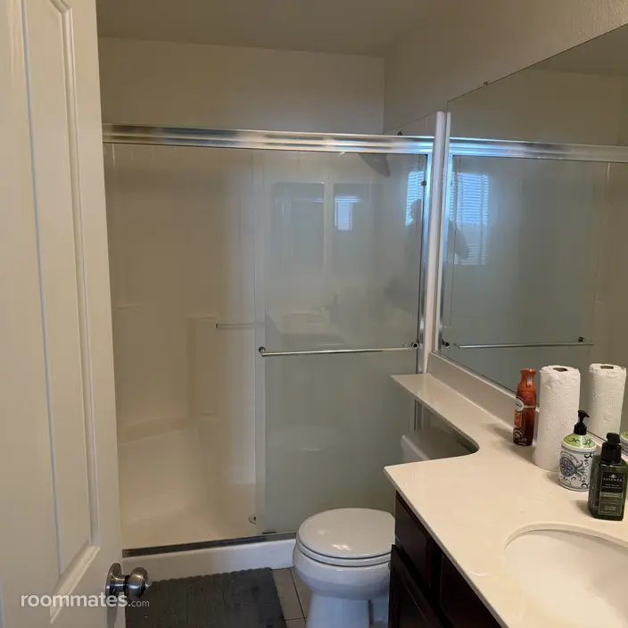 Room for rent in Sacramento, CA $750, house