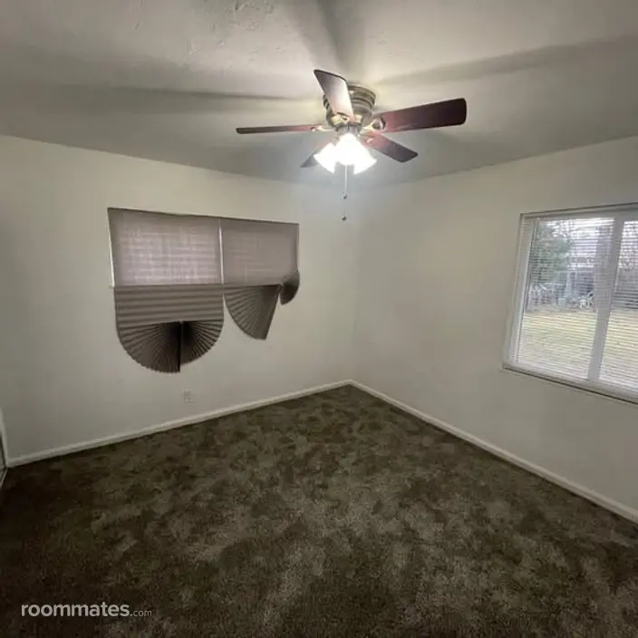 Room for rent in Bakersfield, CA $620, house