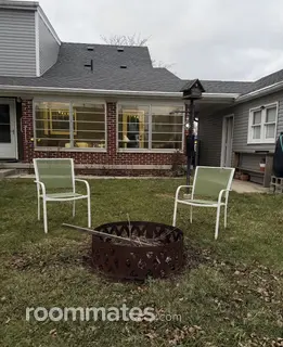 Room for rent in Toledo, OH $900, house