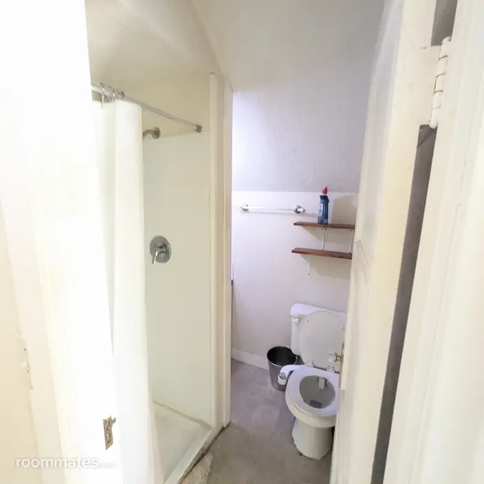 Room for rent in Portland, OR $650, house