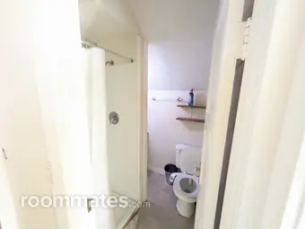 Room for rent in Portland, OR $650, house