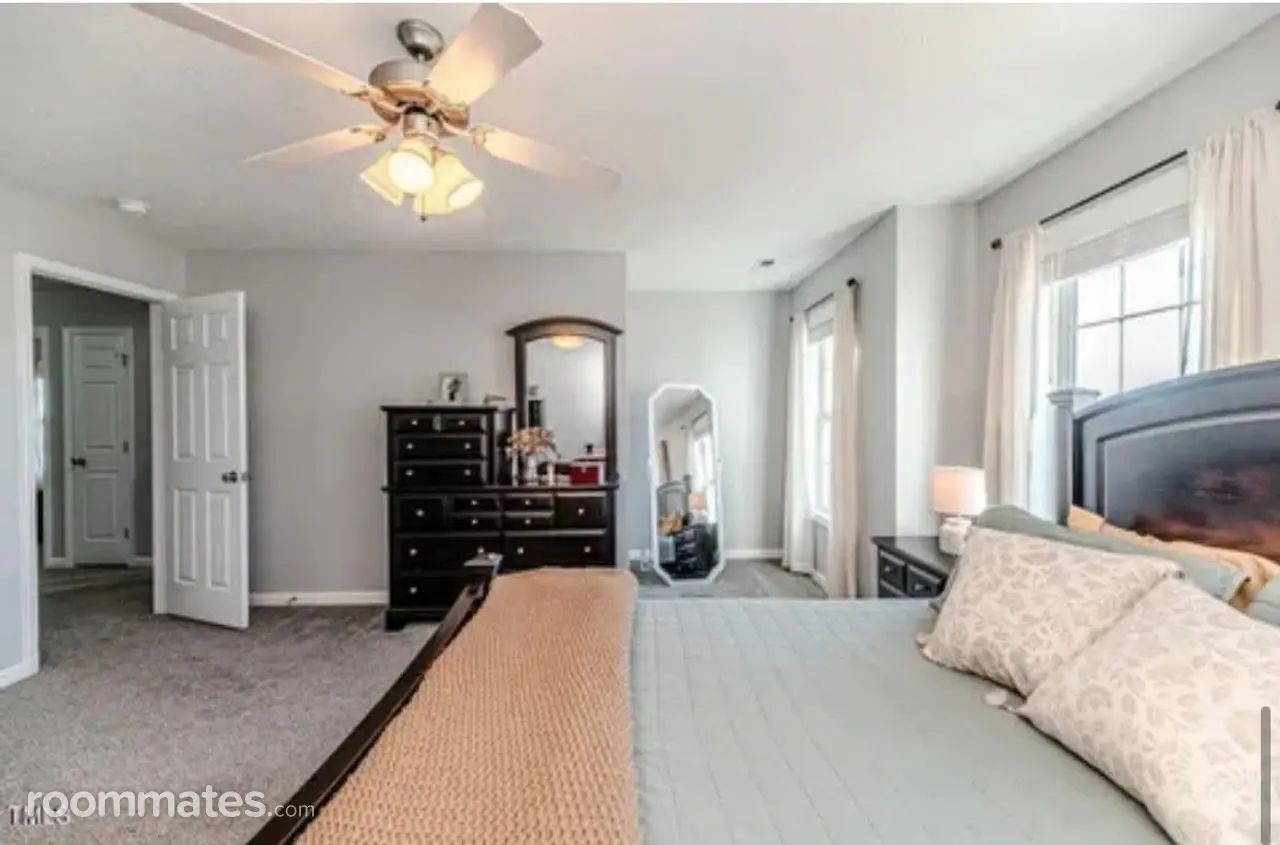 Profile photo 4 of 9