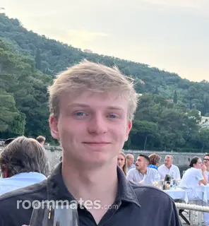 Roommate looking Somerville, MA, $1900