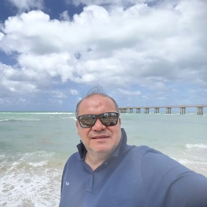 Roommate looking North Miami Beach, FL, $1100