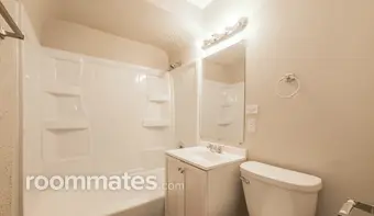 Room for rent in Riverdale, IL $700, house