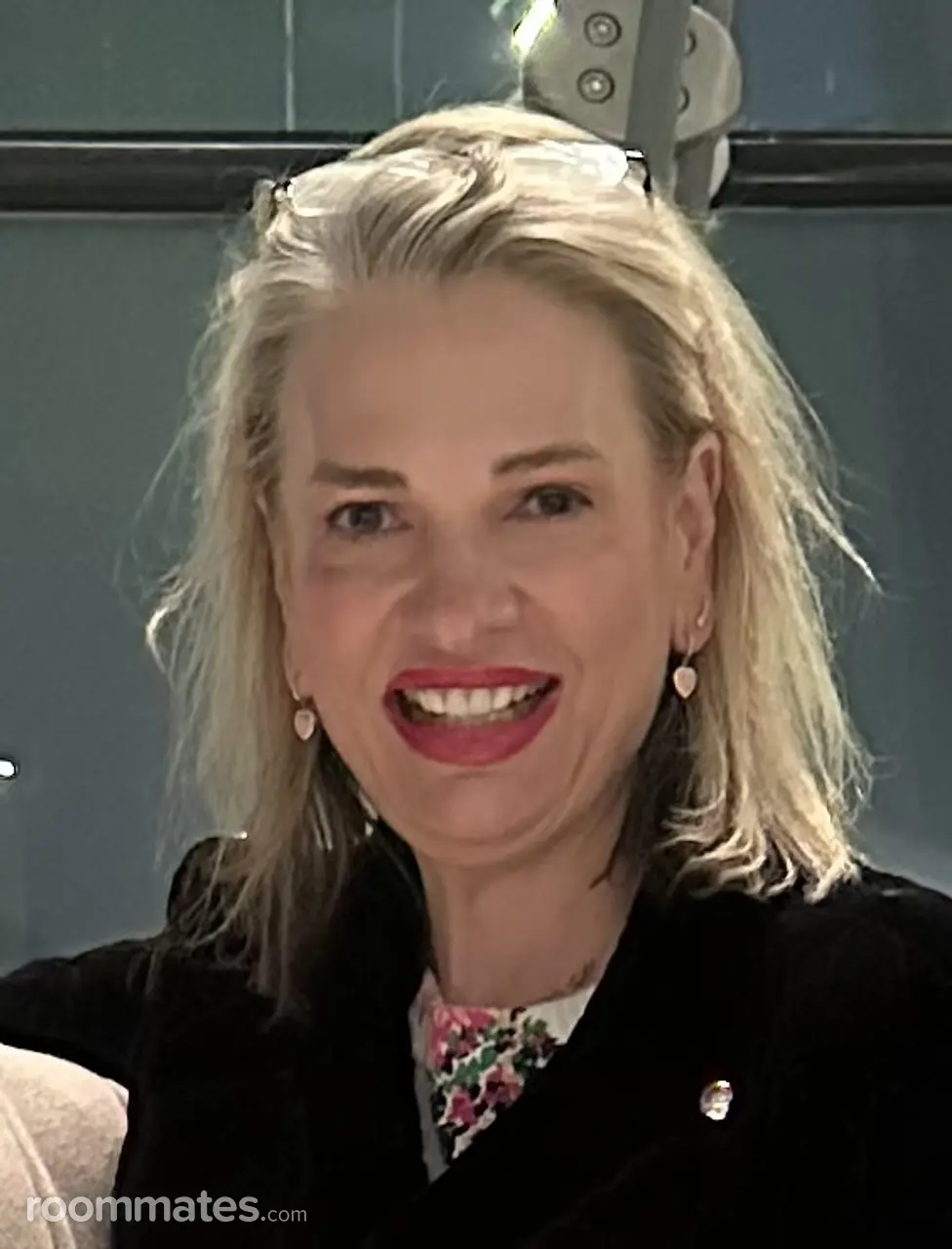 Profile photo 4 of 4