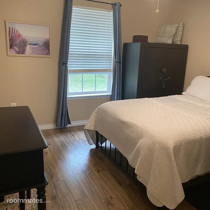 Room for rent in Crestview, FL $1000, house