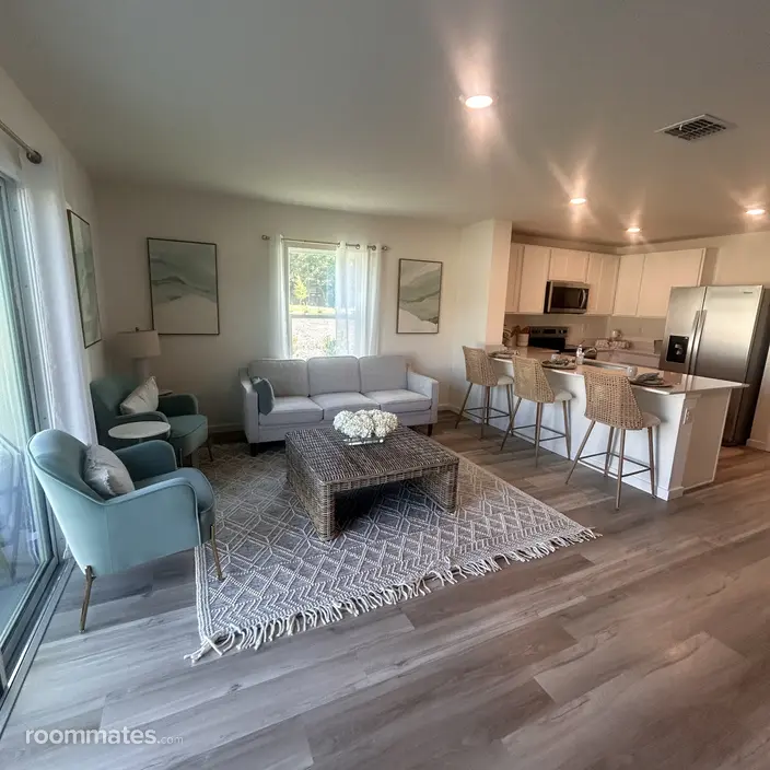Room for rent in Gainesville, FL $790, townhouse