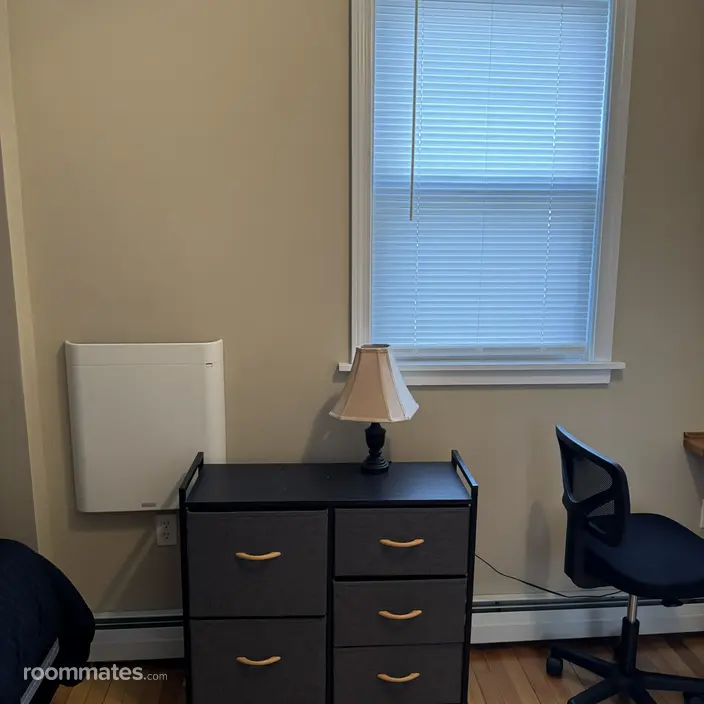 Room for rent in Manchester, NH $1100, house
