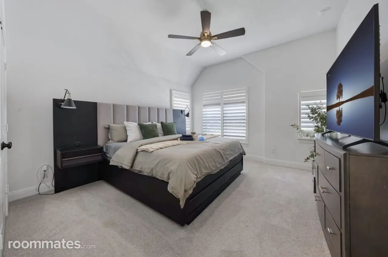 Profile photo 5 of 8