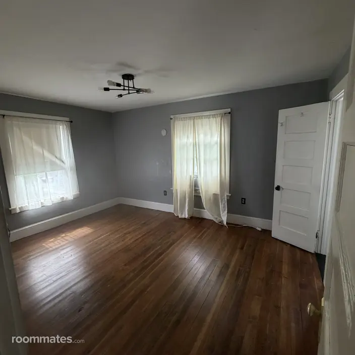 Room for rent in East Hartford, CT $800, house