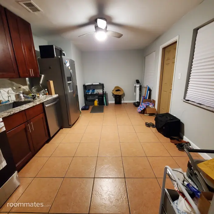 Room for rent in Fort Lauderdale, FL $1750, house