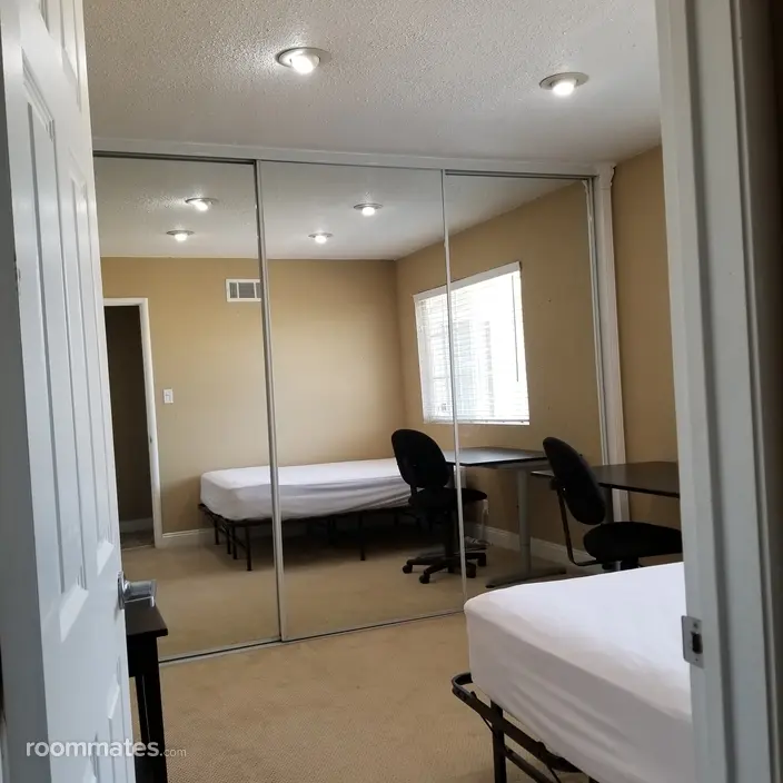 Room for rent in Hayward, CA $800, house