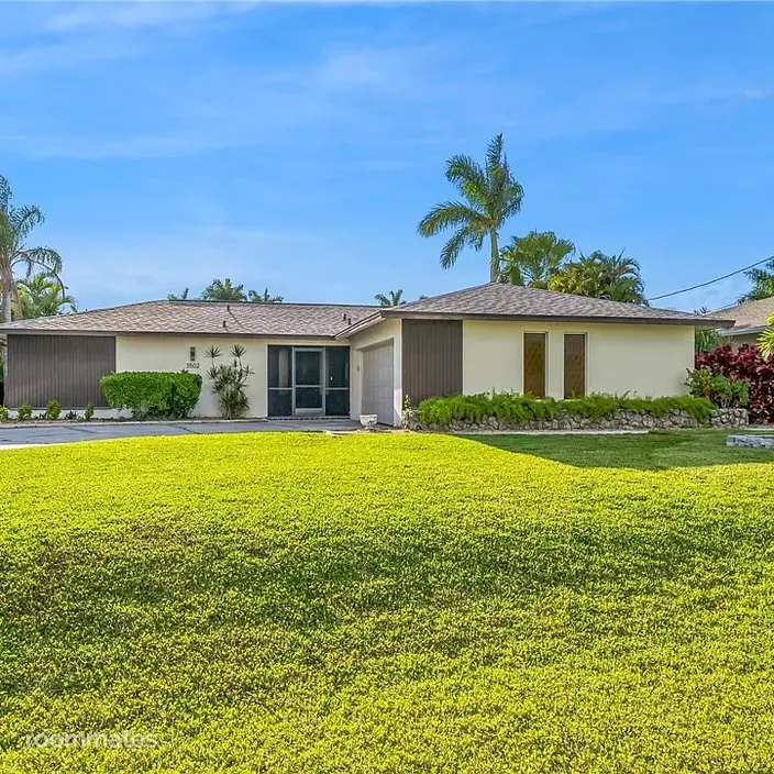 Room for rent in Cape Coral, FL $1000, house