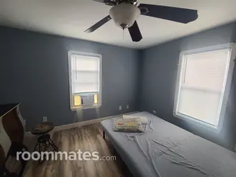 Room for rent in Lowell, MA $850, house