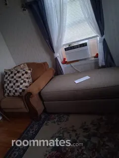Room for rent in Lewiston, ME $850, house