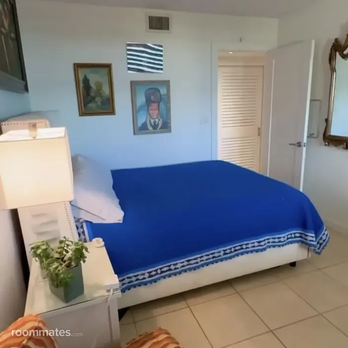 Room for rent in Oakland Park, FL $999, condo