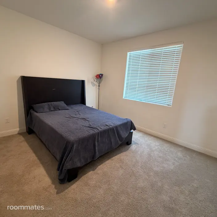 Room for rent in Fresno, CA $1000, house